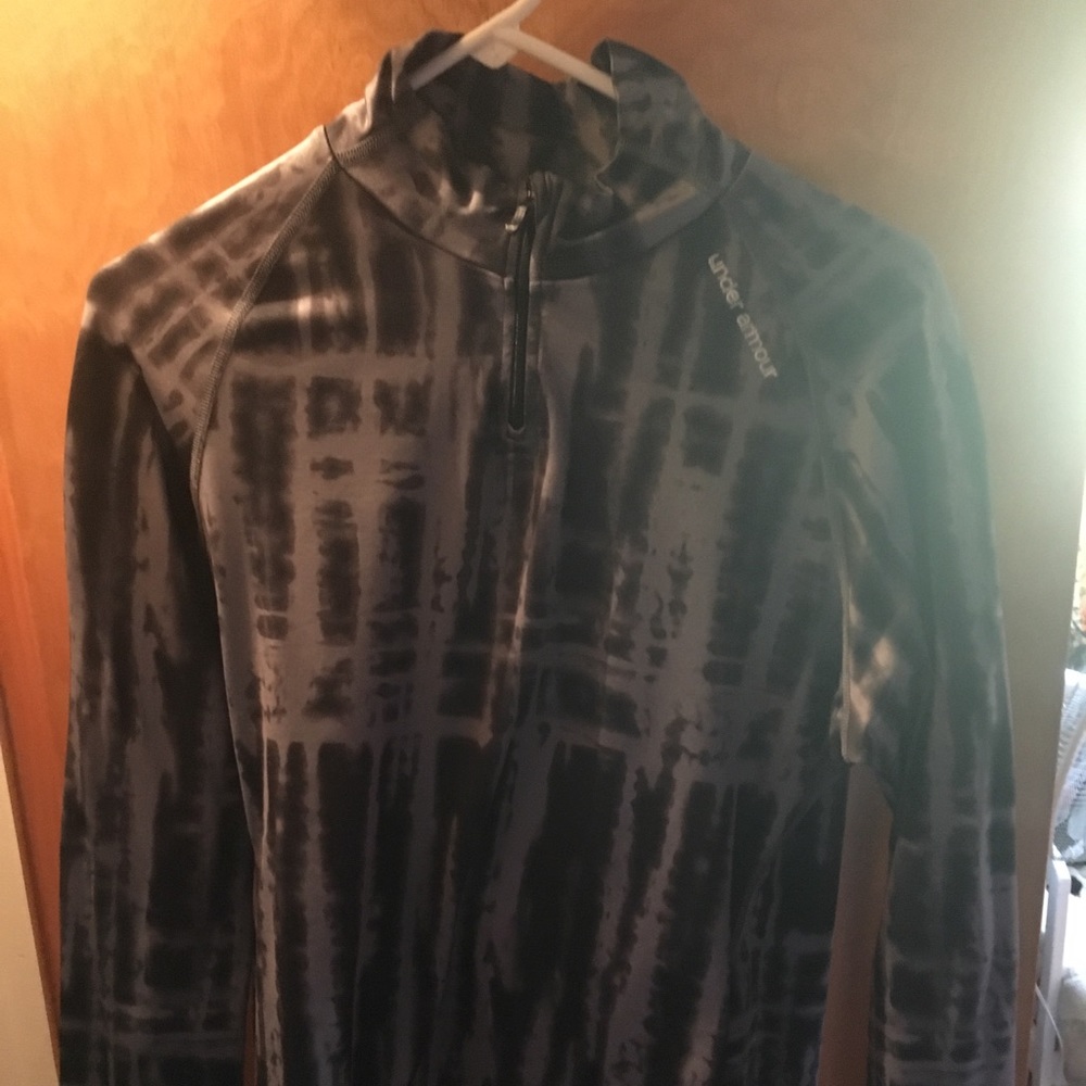 UA pullover